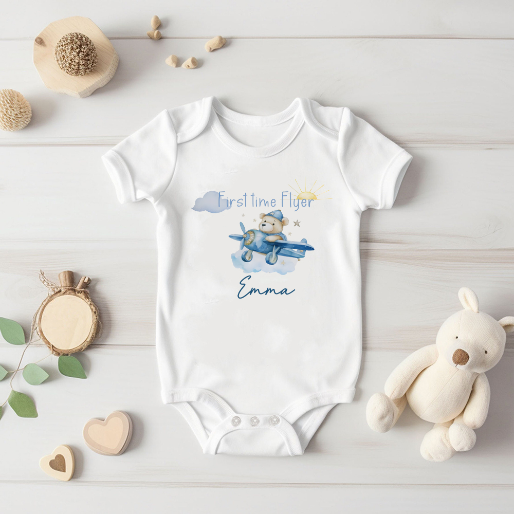 Baby Clothing Names - 赤ちゃん用半袖ボディスーツ,ベビーロンパース,カスタム名のフライヤーとクマの飛行機のプリント,お土産ギフト服